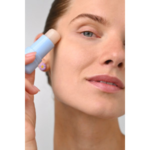 BLONDESISTER paburkimą mažinantis paakių pieštukas "Eyecing Depuffing Eye Balm", 7 ml